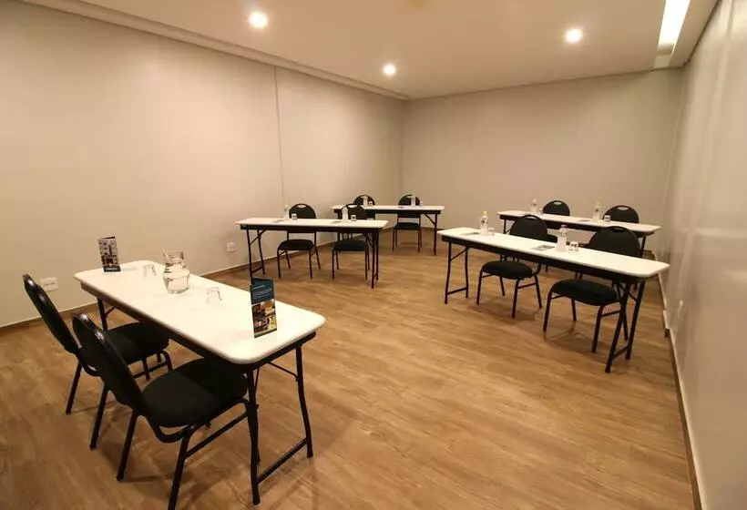 ホテル Impar Suites Barao De Cocais