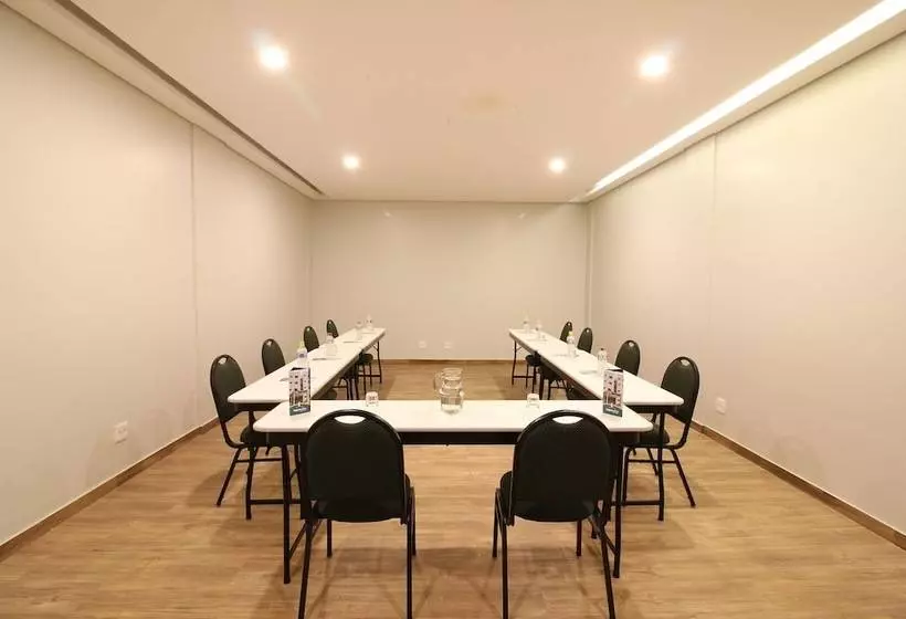 ホテル Impar Suites Barao De Cocais