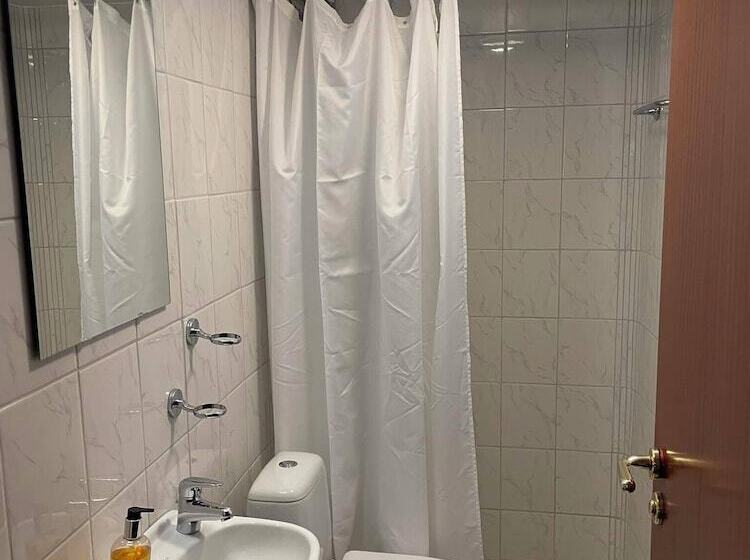 تختخواب و صبحانه Guesthouse Grái Hundurinn