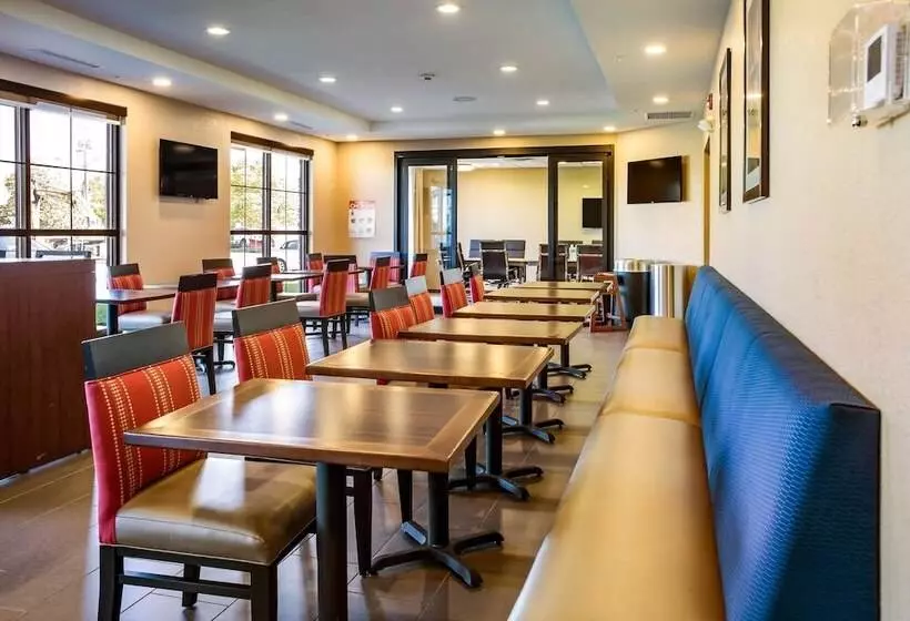 هتل Comfort Inn & Suites Niagara Falls Blvd Usa
