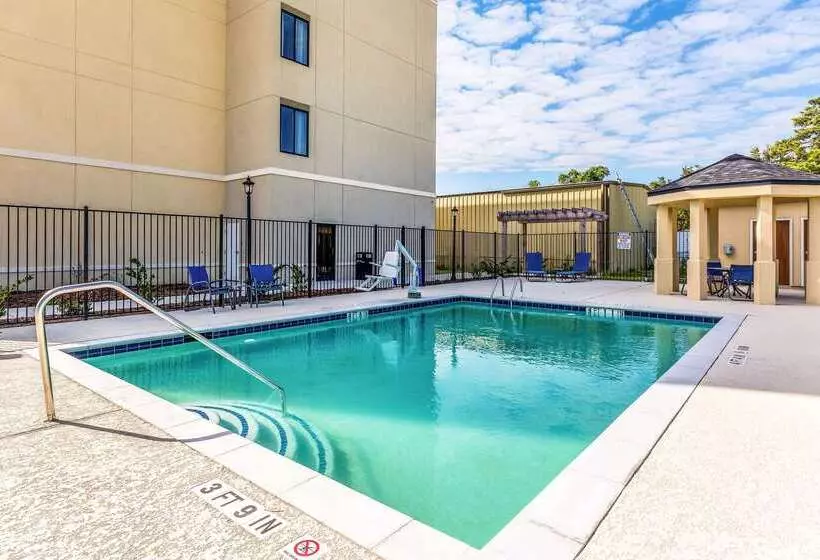 Hotelli Comfort Suites