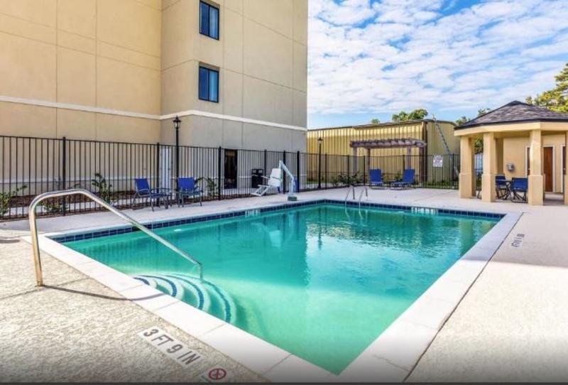 فندق Comfort Suites