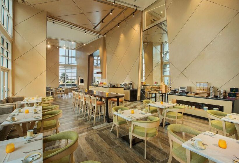 ホテル Hilton Garden Inn Al Khobar