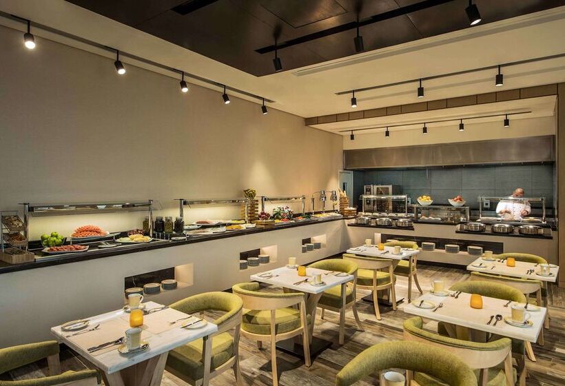 ホテル Hilton Garden Inn Al Khobar