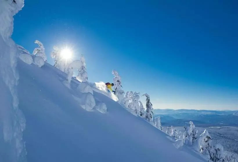هتل Holiday Inn Express & Suites Kelowna   East, An Ihg