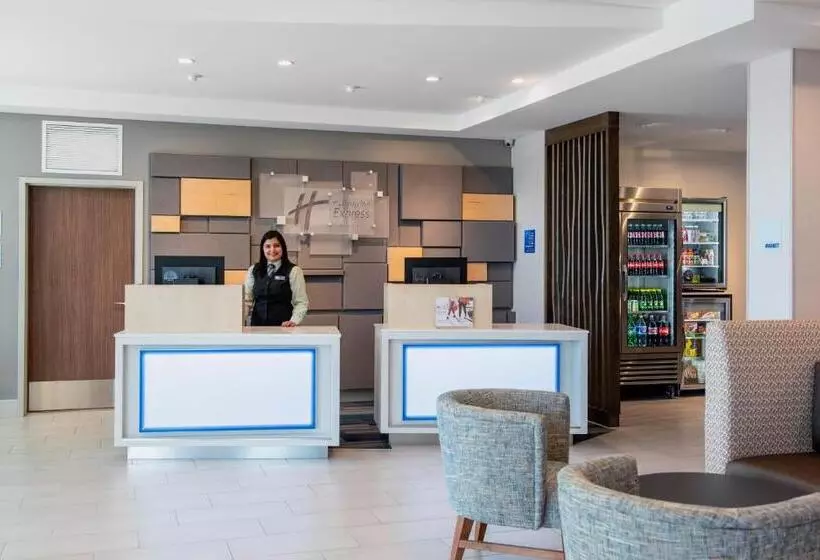 هتل Holiday Inn Express & Suites Kelowna   East, An Ihg