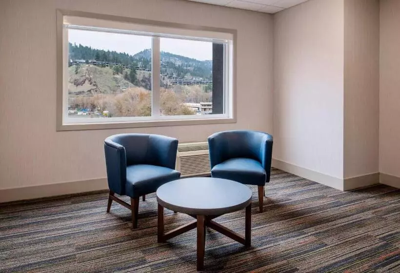 هتل Holiday Inn Express & Suites Kelowna   East, An Ihg