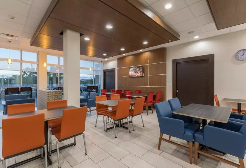Hotelli Holiday Inn Express & Suites San Marcos South, An Ihg