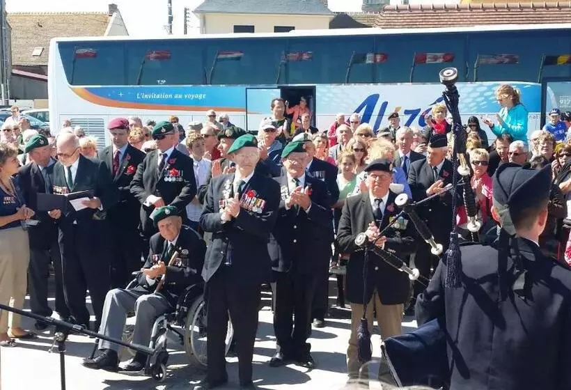 ホテル Saint Aubin Logis Hôtel & Restaurant