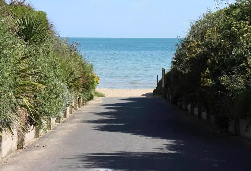 ホテル Saint Aubin Logis Hôtel & Restaurant