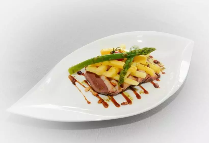 ホテル Saint Aubin Logis Hôtel & Restaurant