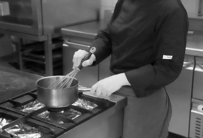 ホテル Saint Aubin Logis Hôtel & Restaurant