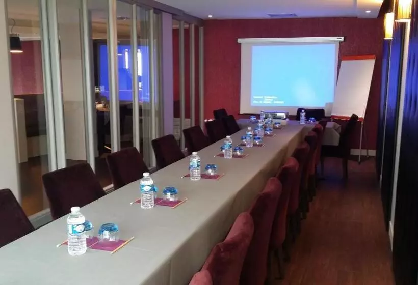 ホテル Saint Aubin Logis Hôtel & Restaurant