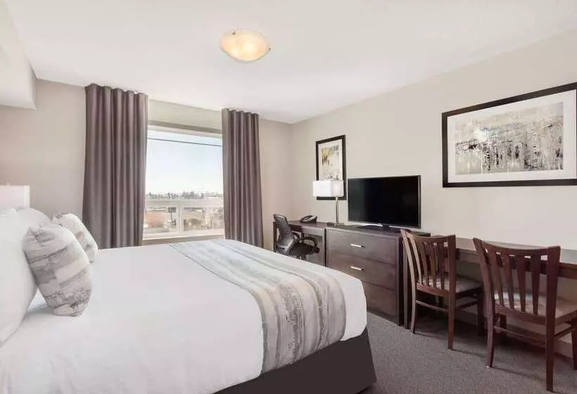 Hotelli Ramada By Wyndham Grassland