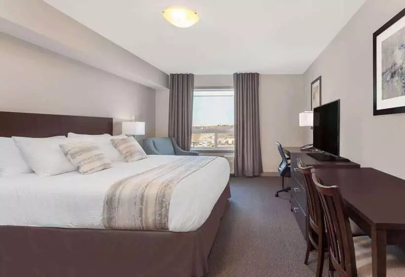 Hotelli Ramada By Wyndham Grassland