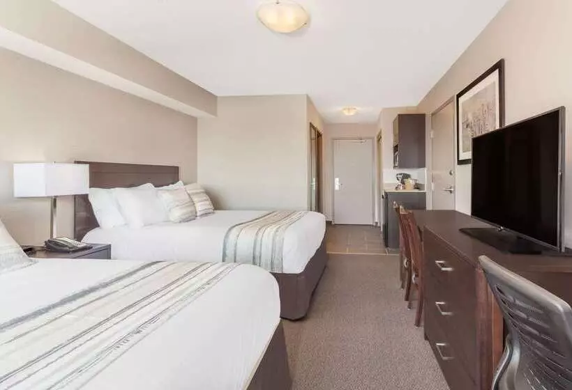 Hotelli Ramada By Wyndham Grassland