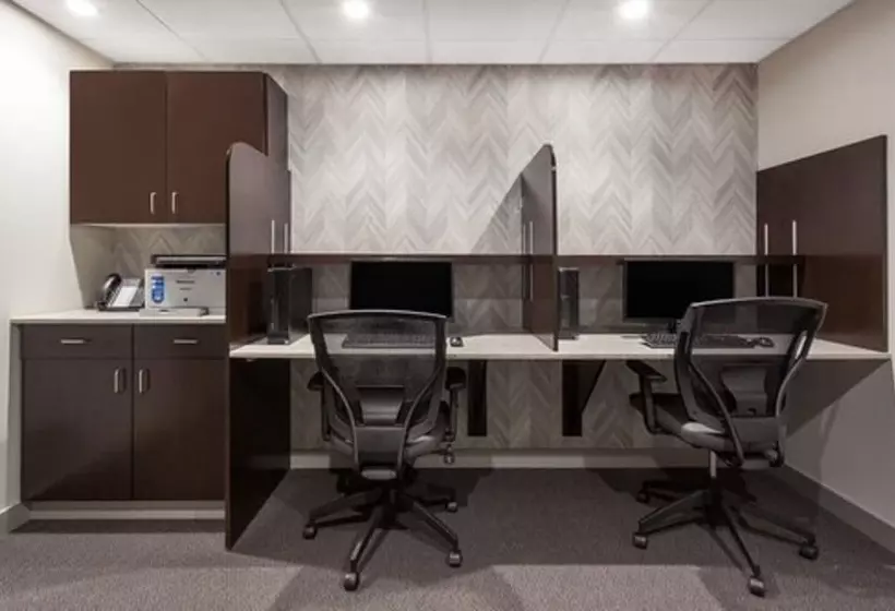 Hotelli Ramada By Wyndham Grassland