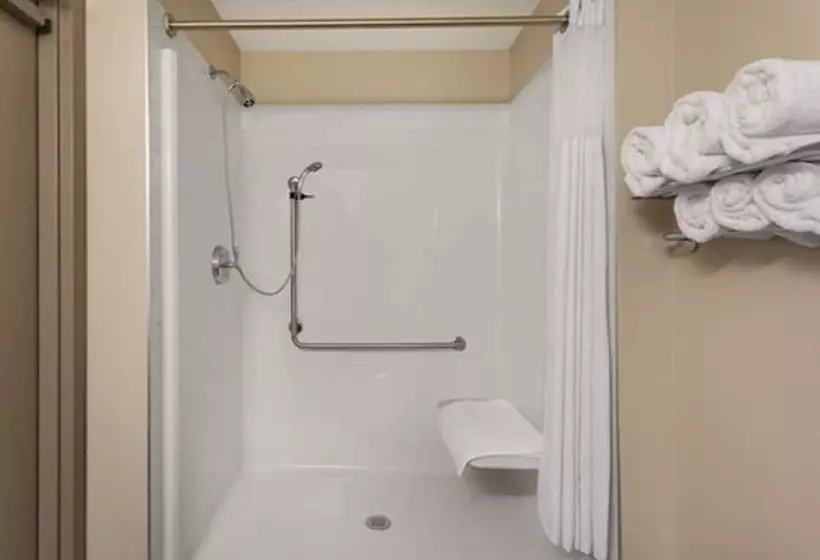 Hotelli Ramada By Wyndham Grassland