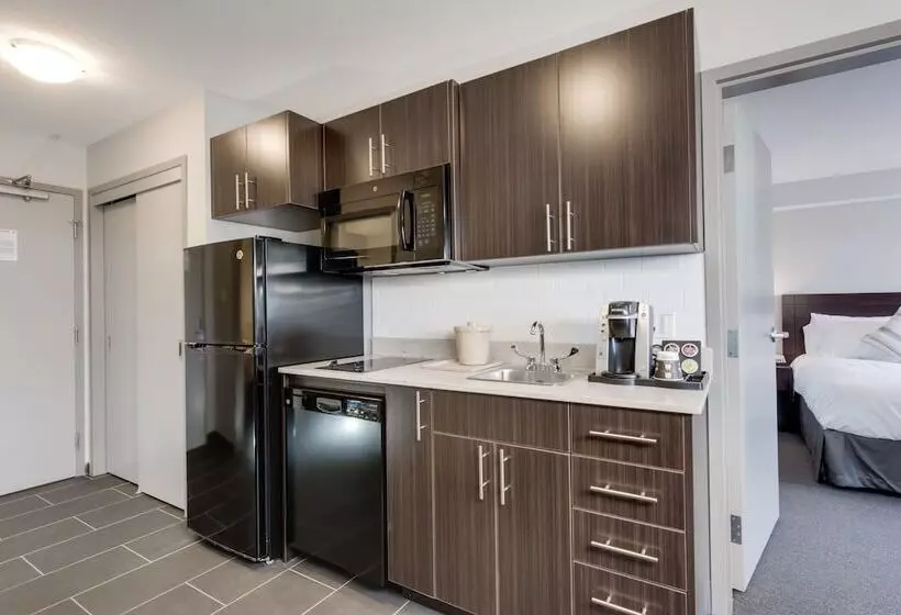 Hotelli Ramada By Wyndham Grassland