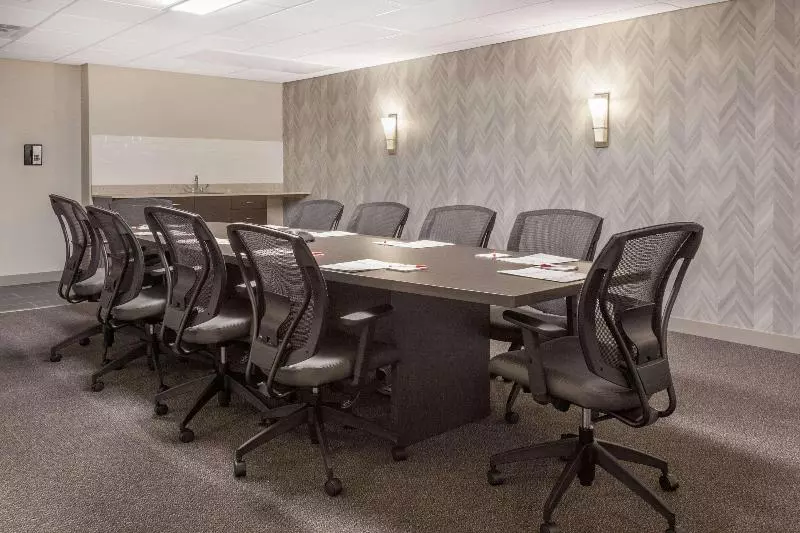 Hotelli Ramada By Wyndham Grassland