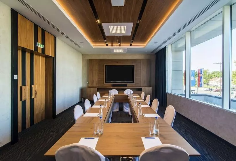 هتل Sheraton Novi Sad