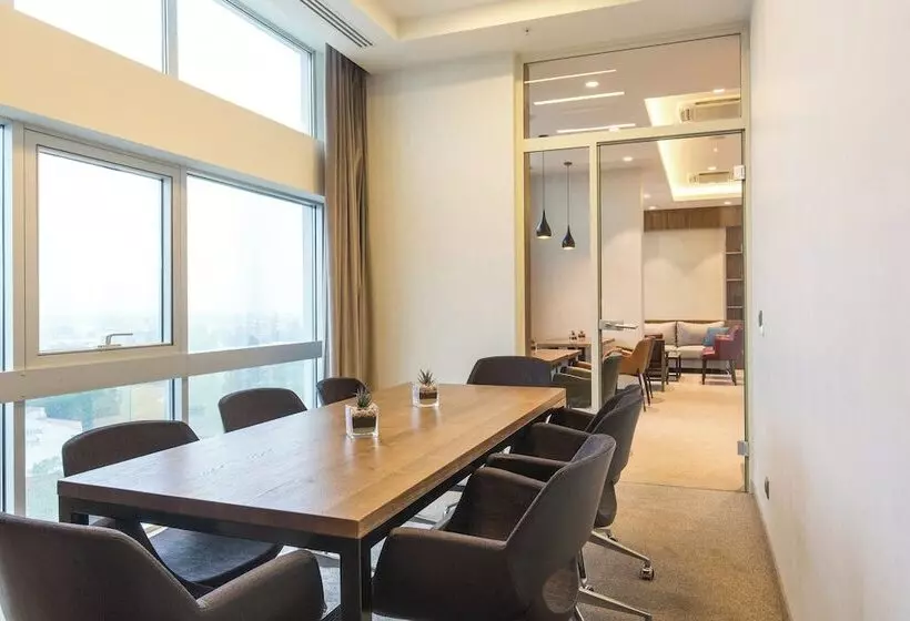 هتل Sheraton Novi Sad