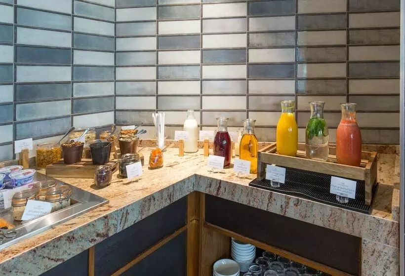 هتل Sheraton Novi Sad