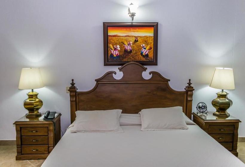 בית מלון כפרי Y Centro De Convenciones La Extremadura