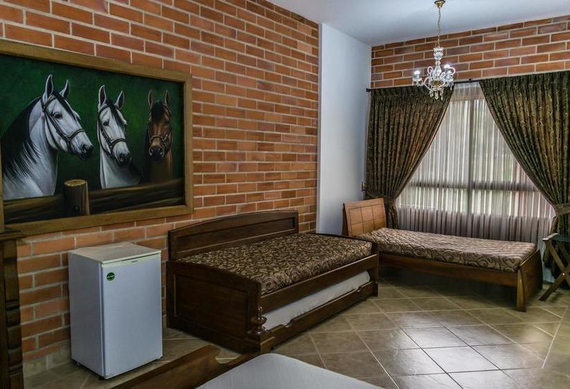 בית מלון כפרי Y Centro De Convenciones La Extremadura