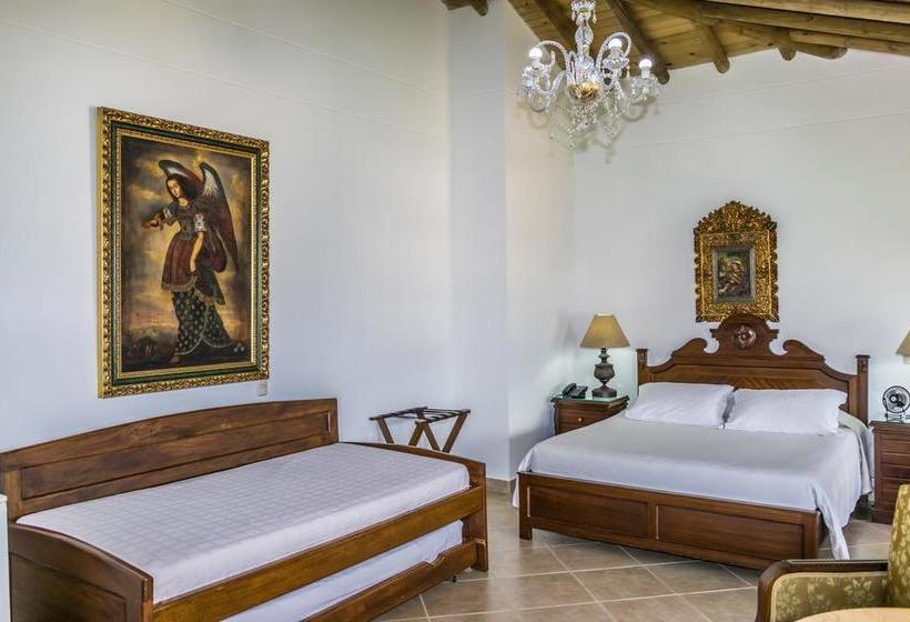 בית מלון כפרי Y Centro De Convenciones La Extremadura