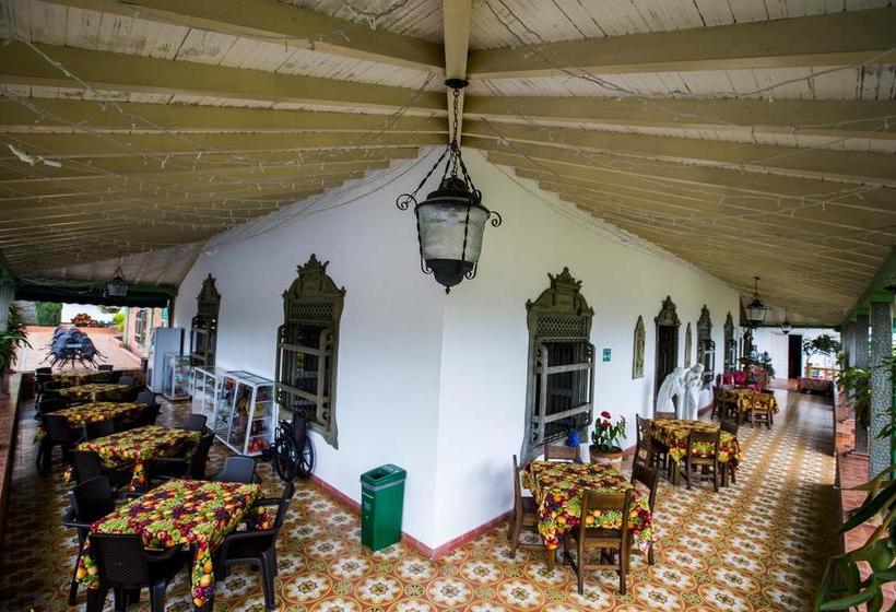 בית מלון כפרי Y Centro De Convenciones La Extremadura