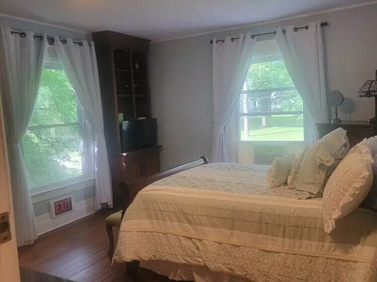 The Queen Of The Catskills B&b