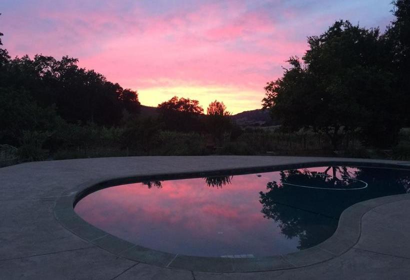 مبيت وإفطار Rustridge Ranch & Winery