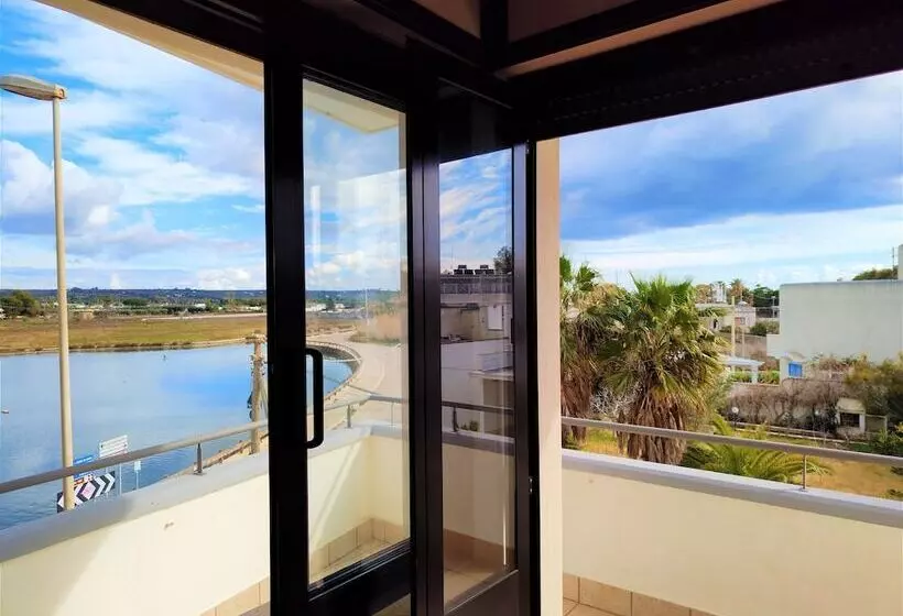 Hotelli Baia Del Cigno