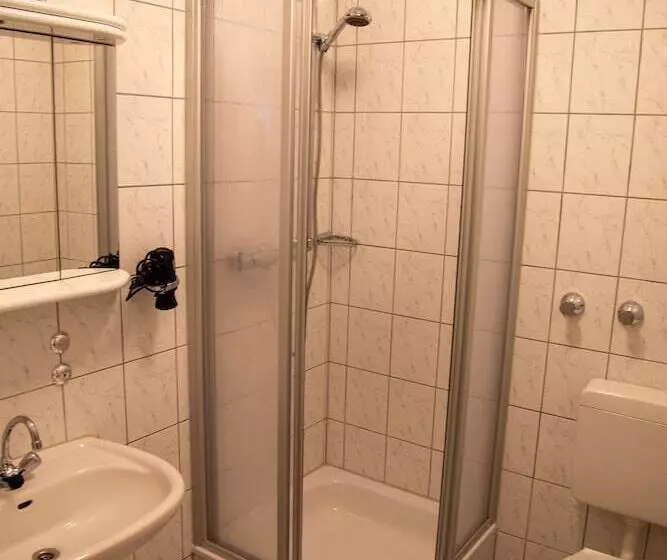 Hotelli Haus Kastanienhof