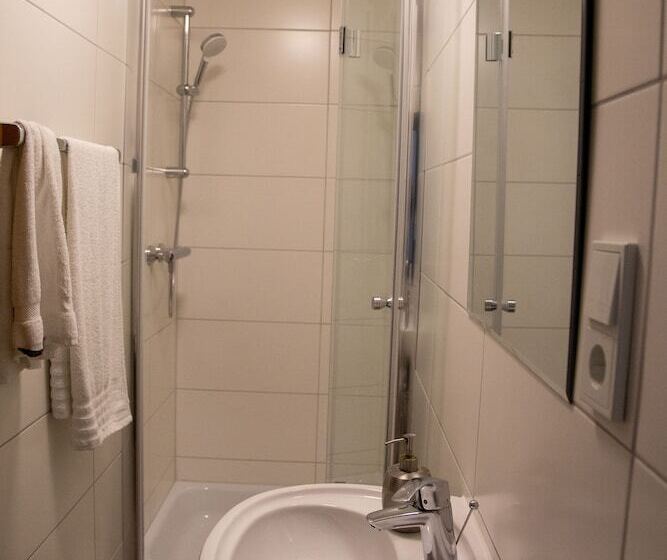 فندق Haus Kastanienhof