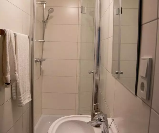 Hotelli Haus Kastanienhof