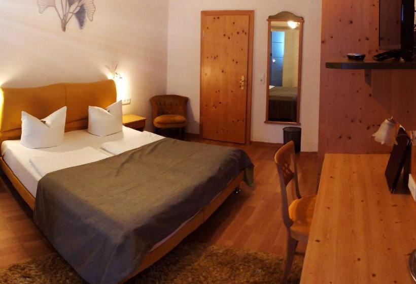 בית מלון כפרי Hochwald Lodge