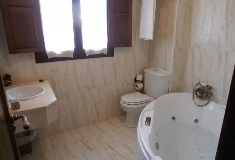 Hotelli Hostal Virgen De La Encina