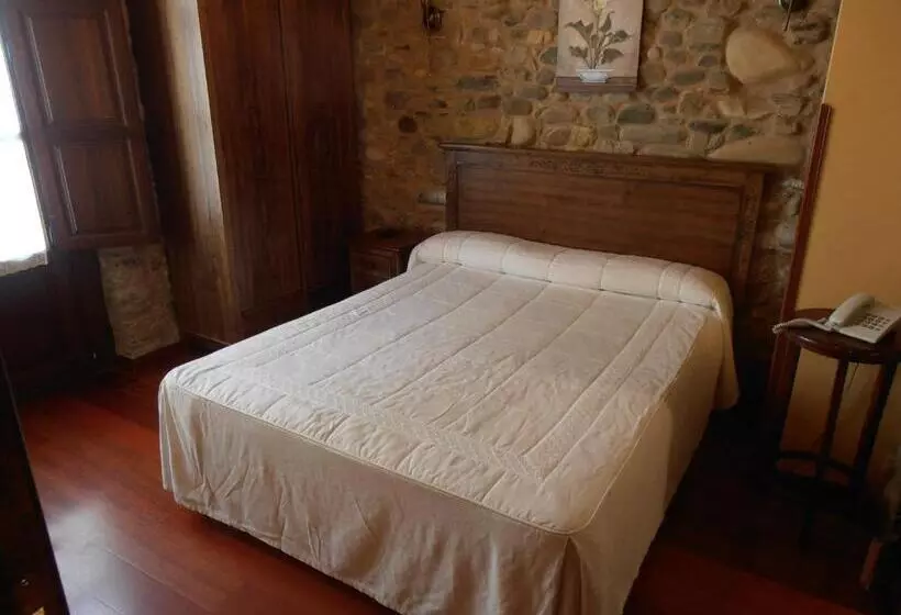 Hotelli Hostal Virgen De La Encina