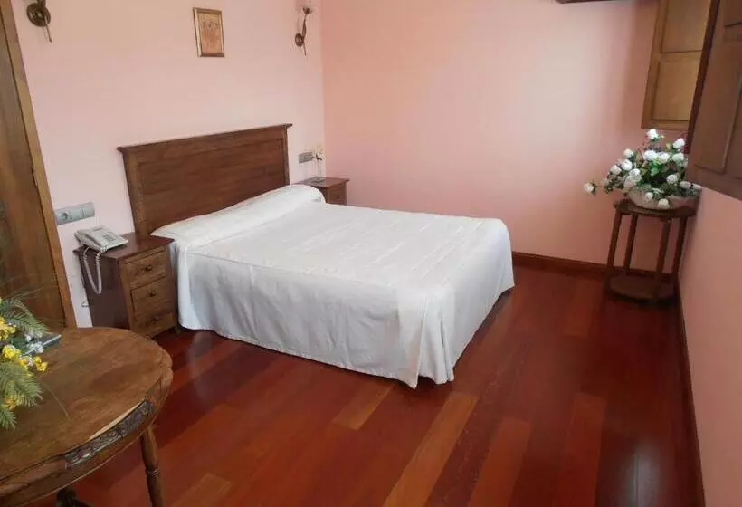 Hotelli Hostal Virgen De La Encina