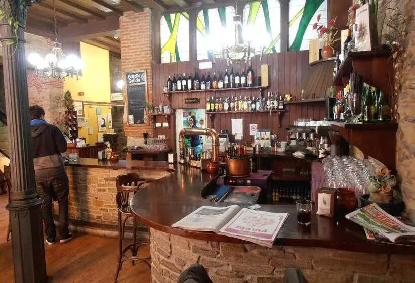 Hotelli Hostal Virgen De La Encina