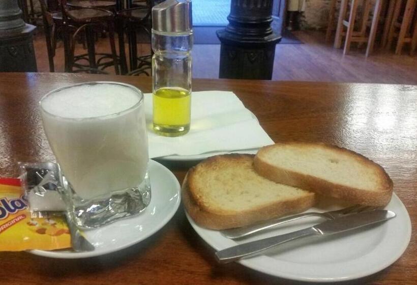 هتل Hostal Virgen De La Encina