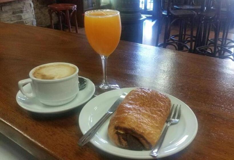 هتل Hostal Virgen De La Encina