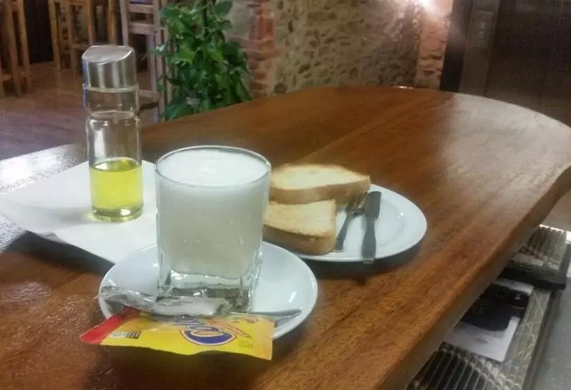 Hotelli Hostal Virgen De La Encina