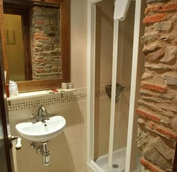 Hotelli Hostal Virgen De La Encina