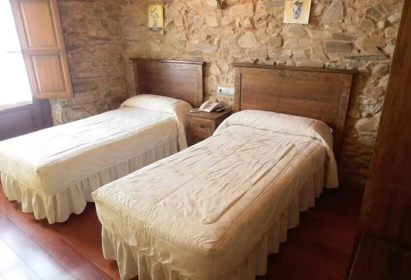 Hotelli Hostal Virgen De La Encina