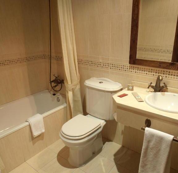 هتل Hostal Virgen De La Encina