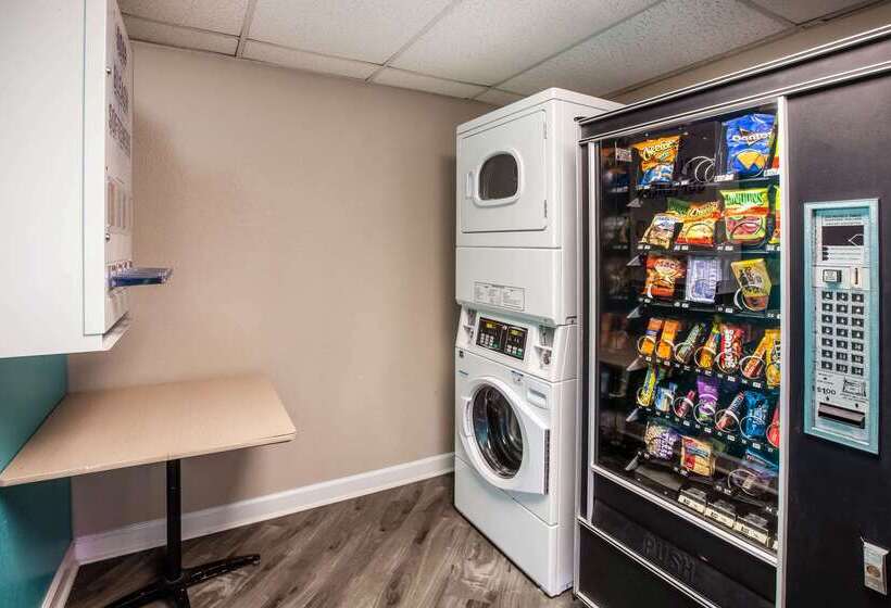 בית מלון כפרי Travelodge By Wyndham Houston Hobby Airport