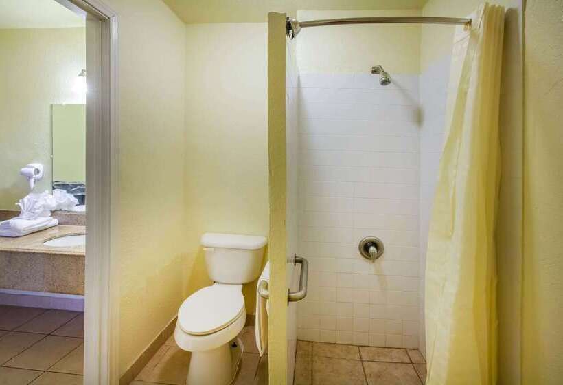 בית מלון כפרי Travelodge By Wyndham Houston Hobby Airport